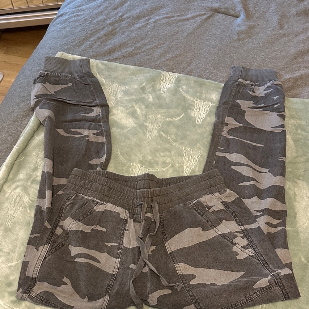Dark Camouflage Jogger Pants NWOT! - Picture 6 of 6